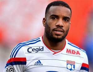 Arsenal suit Lacazette !