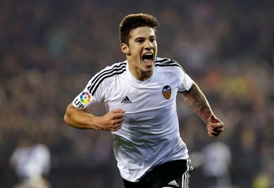 Santi Mina